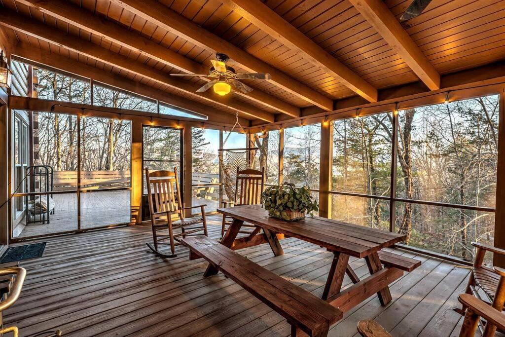 Blue Ridge Bliss- Spacious Cabin, Pets, Hot Tub! 外观 照片