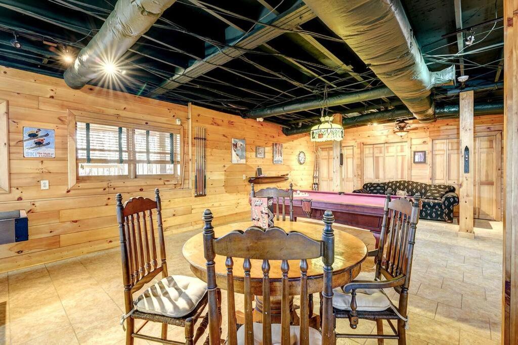 Blue Ridge Bliss- Spacious Cabin, Pets, Hot Tub! 外观 照片