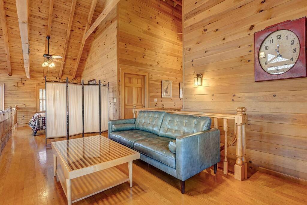Blue Ridge Bliss- Spacious Cabin, Pets, Hot Tub! 外观 照片