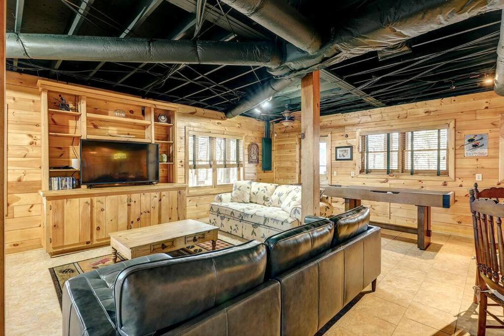 Blue Ridge Bliss- Spacious Cabin, Pets, Hot Tub! 外观 照片