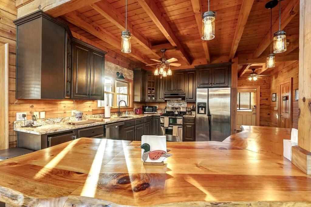 Blue Ridge Bliss- Spacious Cabin, Pets, Hot Tub! 外观 照片