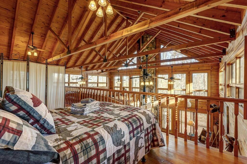 Blue Ridge Bliss- Spacious Cabin, Pets, Hot Tub! 外观 照片