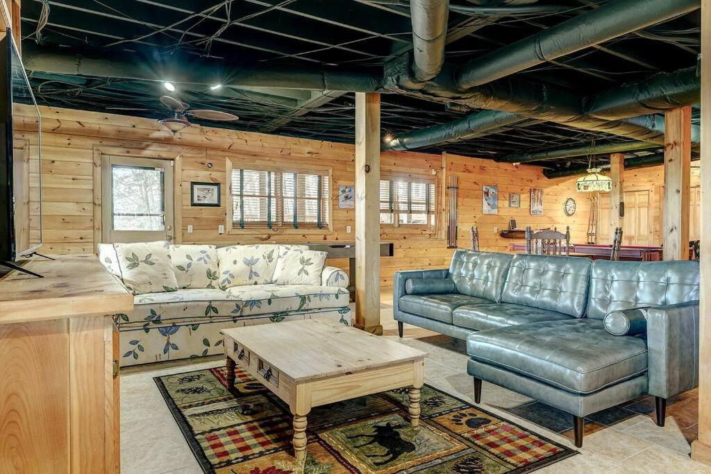 Blue Ridge Bliss- Spacious Cabin, Pets, Hot Tub! 外观 照片