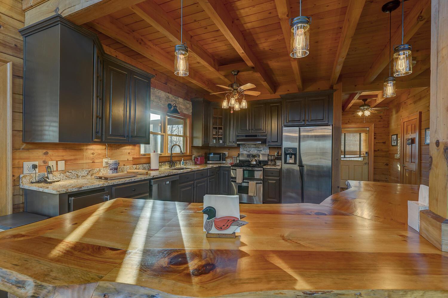 Blue Ridge Bliss- Spacious Cabin, Pets, Hot Tub! 外观 照片